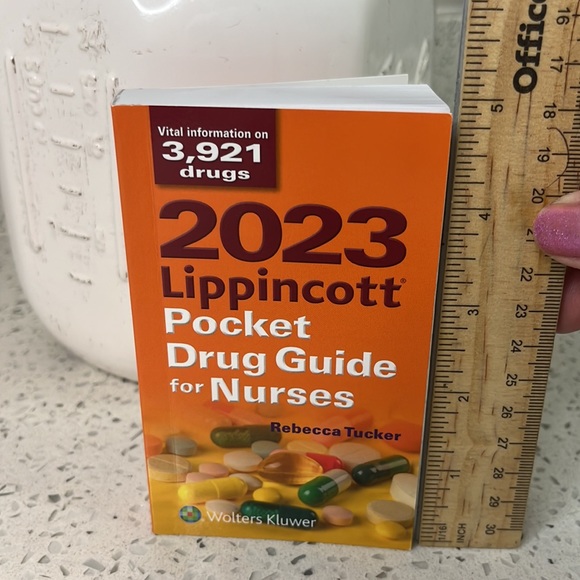 ☀️ 3 / $15 Sale ☀️ Pocket Drug Guide for Nurses LIPPINCOTT 2023 5”x3” - Picture 4 of 9